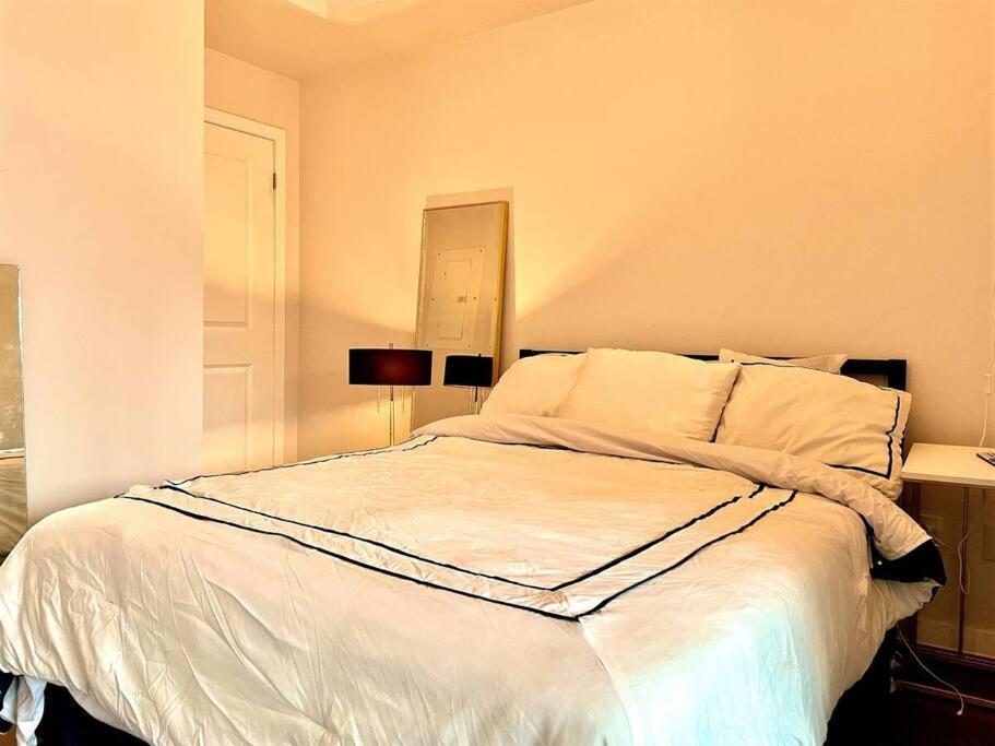 Gorgeous Downtown Condo Toronto Extérieur photo